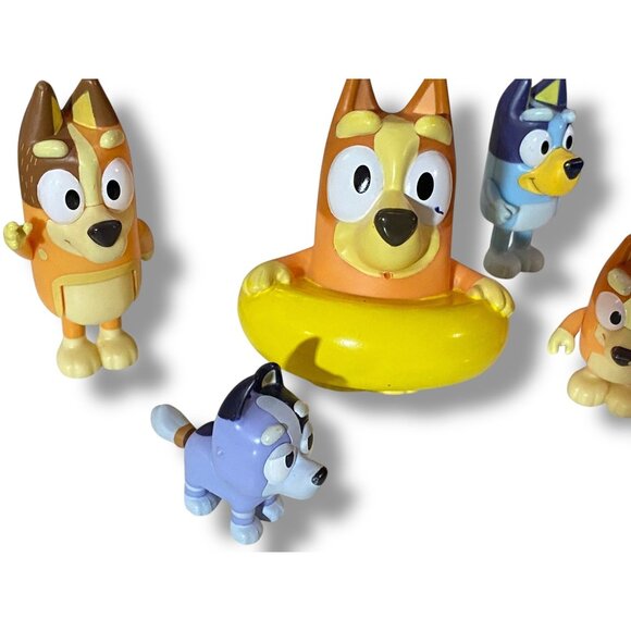 Bluey Family Toy Set Of 5 Figures - Bluey Bingo & More - Water Play Fun Bath - Picture 1 of 3